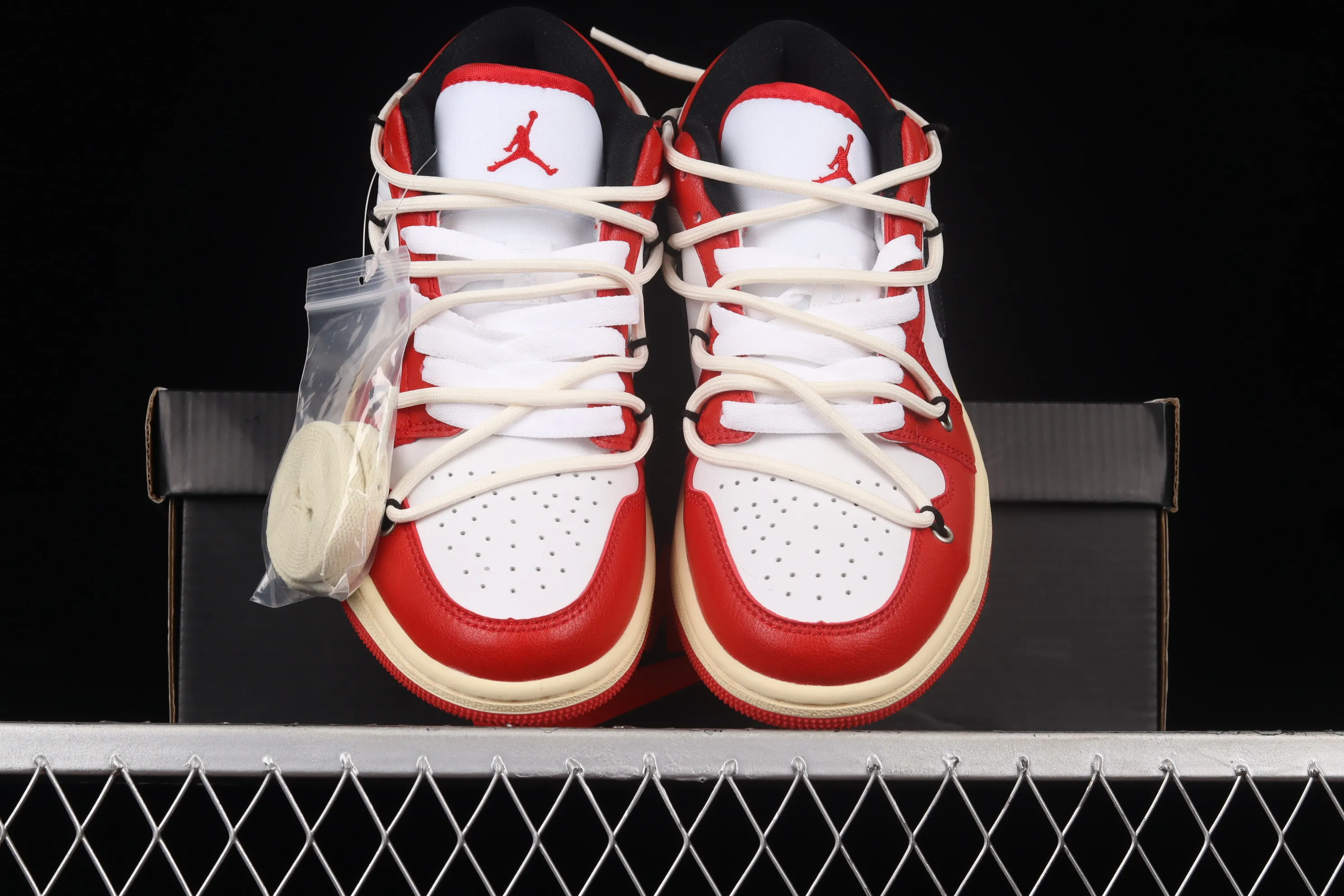 All categories Air Jordan Jordan series basketball shoes Air Jordan 1 Low Air Jordan 1 Low AJ1 Joe 1 customized version white and red Chicago deconstruction sports culture basketball shoes 553560-118